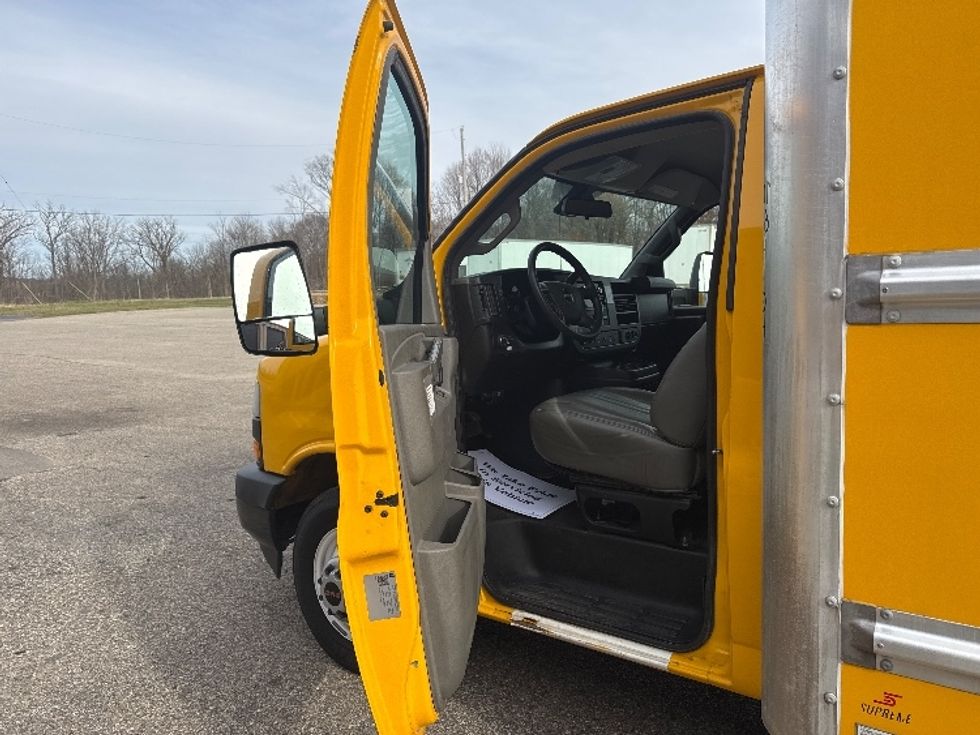 Light Duty Box Truck-Light and Medium Duty Trucks-GMC-2021-Savana G33903-Kalamazoo-MI-70,428\n\t\tmiles-$ 34,000 - Image 16