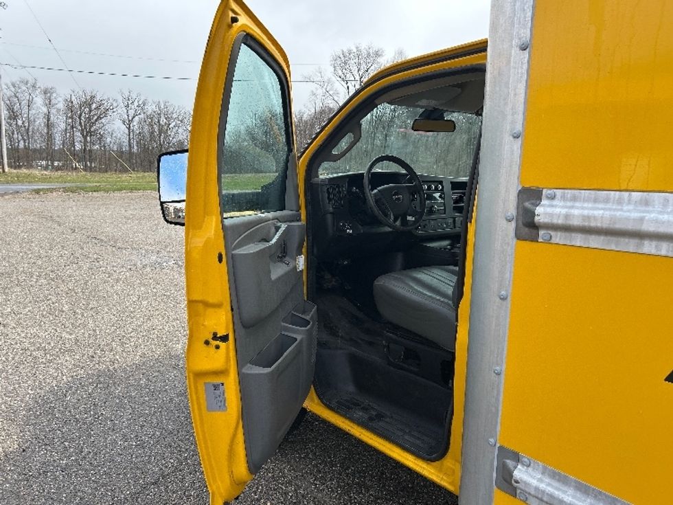 Light Duty Box Truck-Light and Medium Duty Trucks-GMC-2021-Savana G33903-Kalamazoo-MI-90,205\n\t\tmiles-$ 27,000 - Image 16