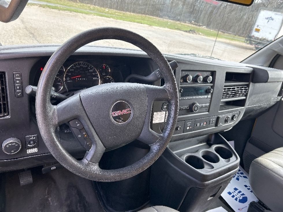 Light Duty Box Truck-Light and Medium Duty Trucks-GMC-2021-Savana G33903-Kalamazoo-MI-90,205\n\t\tmiles-$ 27,000 - Image 17