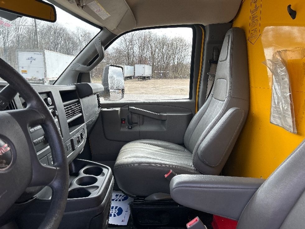 Light Duty Box Truck-Light and Medium Duty Trucks-GMC-2021-Savana G33903-Kalamazoo-MI-90,205\n\t\tmiles-$ 27,000 - Image 19