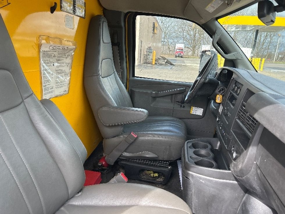 Light Duty Box Truck-Light and Medium Duty Trucks-GMC-2021-Savana G33903-Kalamazoo-MI-90,205\n\t\tmiles-$ 27,000 - Image 22