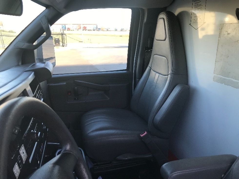 Light Duty Box Truck-Light and Medium Duty Trucks-GMC-2021-Savana G33903-Kansas City-MO-105,545\n\t\tmiles-$ 29,250 - Image 18