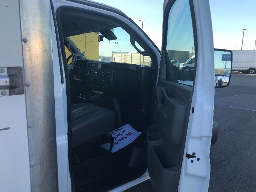 Light Duty Box Truck-Light and Medium Duty Trucks-GMC-2021-Savana G33903-Kansas City-MO-105,545\n\t\tmiles-$ 29,250 - Image 19