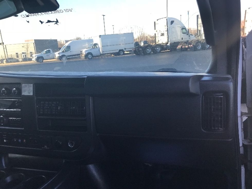 Light Duty Box Truck-Light and Medium Duty Trucks-GMC-2021-Savana G33903-Kansas City-MO-105,545\n\t\tmiles-$ 29,250 - Image 20