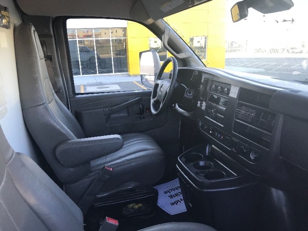 Light Duty Box Truck-Light and Medium Duty Trucks-GMC-2021-Savana G33903-Kansas City-MO-105,545\n\t\tmiles-$ 29,250 - Image 21