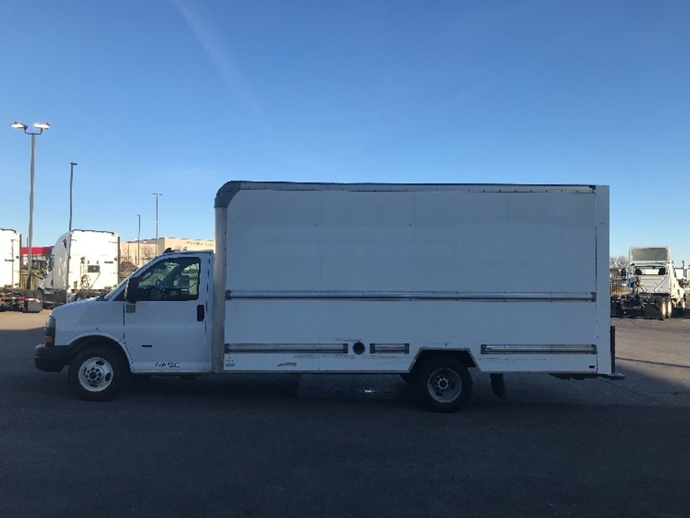 Light Duty Box Truck-Light and Medium Duty Trucks-GMC-2021-Savana G33903-Kansas City-MO-105,545\n\t\tmiles-$ 29,250 - Image 4