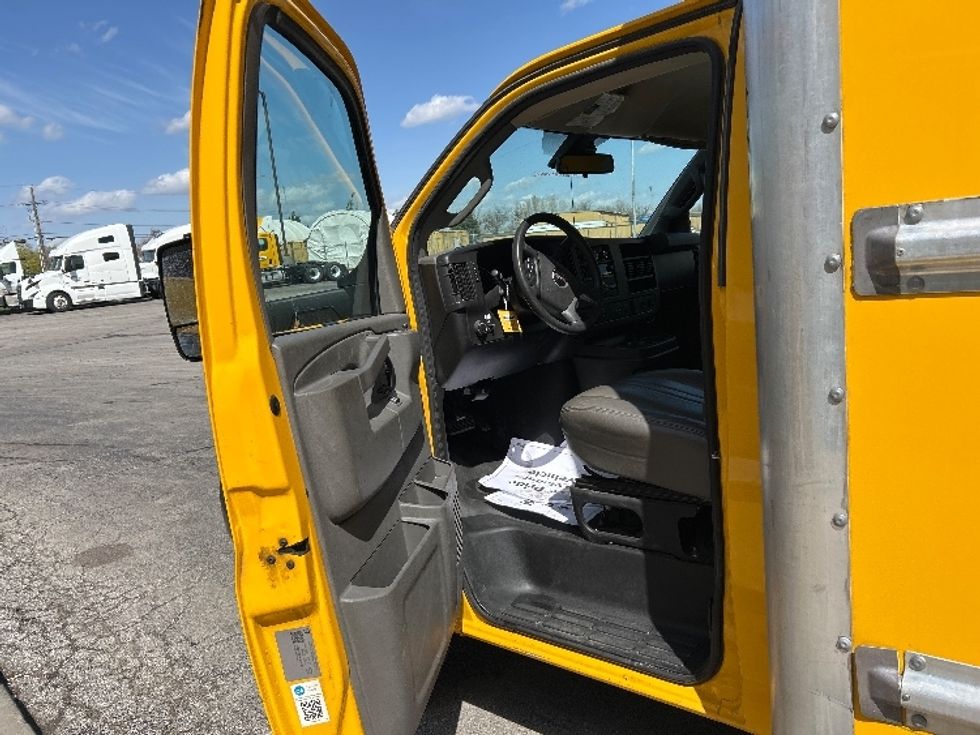 Light Duty Box Truck-Light and Medium Duty Trucks-GMC-2021-Savana G33903-Kansas City-MO-106,705\n\t\tmiles-$ 24,500 - Image 16