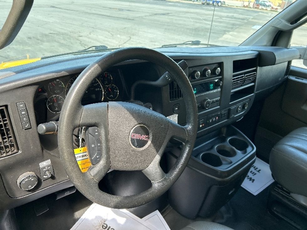 Light Duty Box Truck-Light and Medium Duty Trucks-GMC-2021-Savana G33903-Kansas City-MO-106,705\n\t\tmiles-$ 24,500 - Image 17