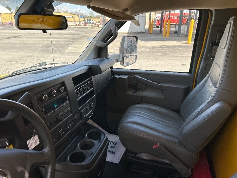 Light Duty Box Truck-Light and Medium Duty Trucks-GMC-2021-Savana G33903-Kansas City-MO-106,705\n\t\tmiles-$ 24,500 - Image 19