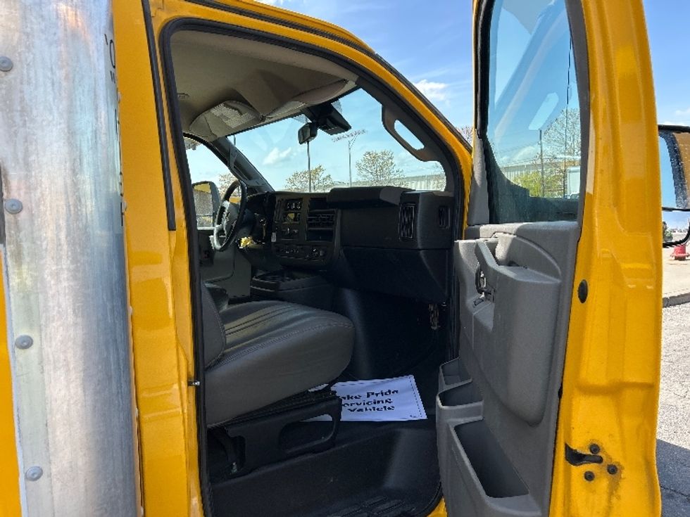 Light Duty Box Truck-Light and Medium Duty Trucks-GMC-2021-Savana G33903-Kansas City-MO-106,705\n\t\tmiles-$ 24,500 - Image 20