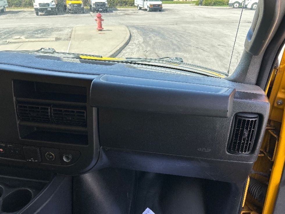 Light Duty Box Truck-Light and Medium Duty Trucks-GMC-2021-Savana G33903-Kansas City-MO-106,705\n\t\tmiles-$ 24,500 - Image 21