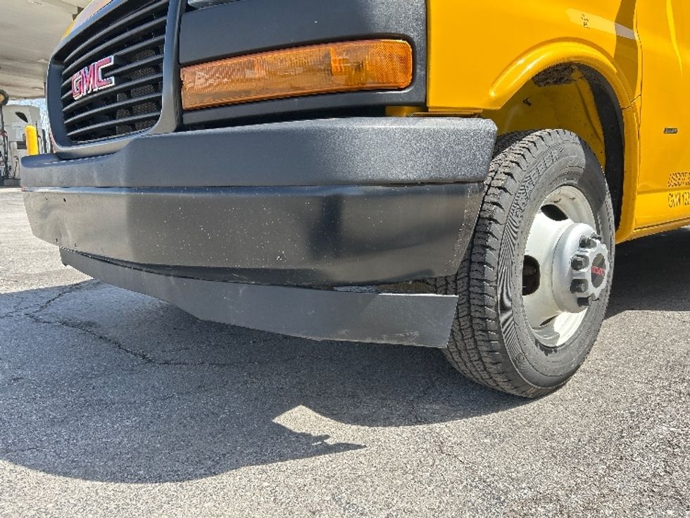 Light Duty Box Truck-Light and Medium Duty Trucks-GMC-2021-Savana G33903-Kansas City-MO-106,705\n\t\tmiles-$ 24,500 - Image 26