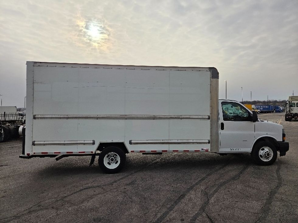 Light Duty Box Truck-Light and Medium Duty Trucks-GMC-2021-Savana G33903-Kansas City-MO-107,485\n\t\tmiles-$ 29,000 - Image 14