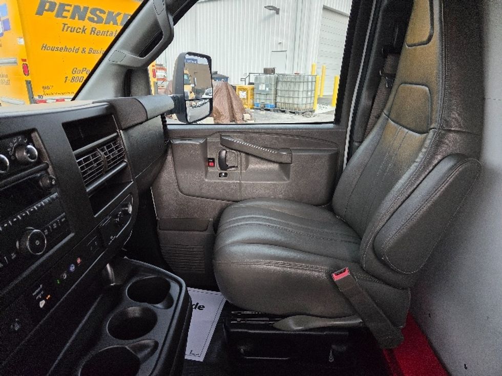 Light Duty Box Truck-Light and Medium Duty Trucks-GMC-2021-Savana G33903-Kansas City-MO-107,485\n\t\tmiles-$ 29,000 - Image 18