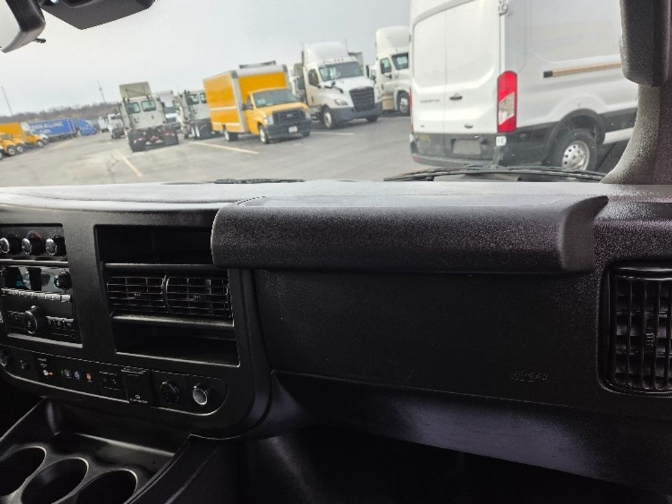 Light Duty Box Truck-Light and Medium Duty Trucks-GMC-2021-Savana G33903-Kansas City-MO-107,485\n\t\tmiles-$ 29,000 - Image 20