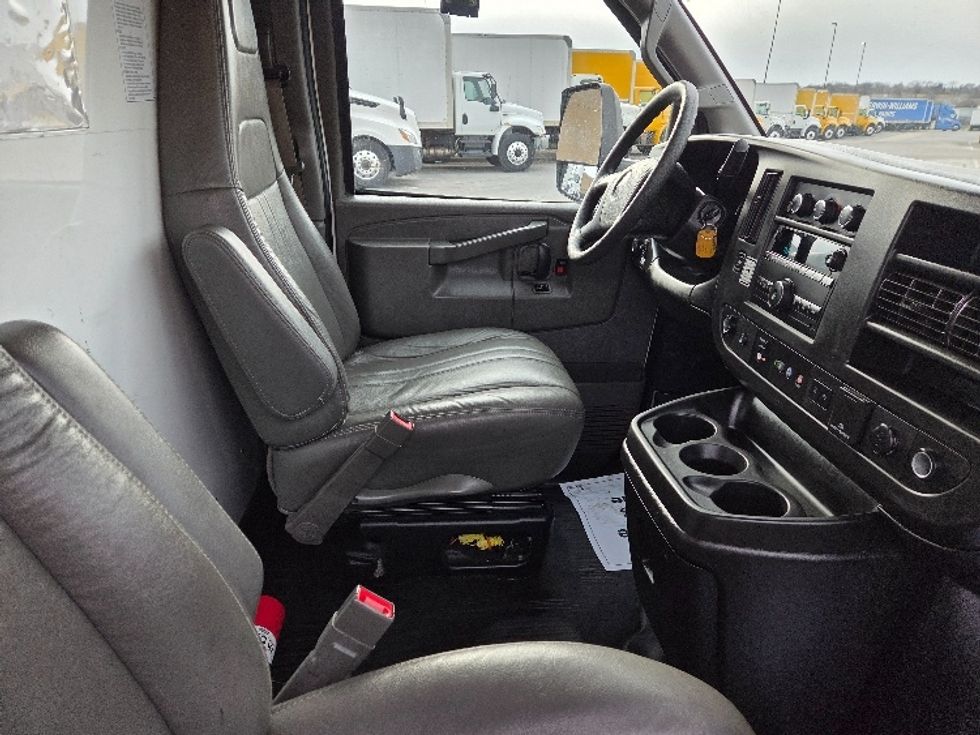 Light Duty Box Truck-Light and Medium Duty Trucks-GMC-2021-Savana G33903-Kansas City-MO-107,485\n\t\tmiles-$ 29,000 - Image 21