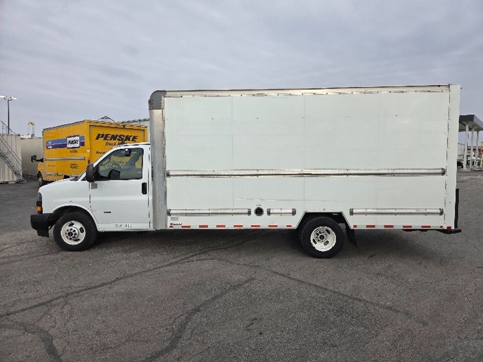 Light Duty Box Truck-Light and Medium Duty Trucks-GMC-2021-Savana G33903-Kansas City-MO-107,485\n\t\tmiles-$ 29,000 - Image 4