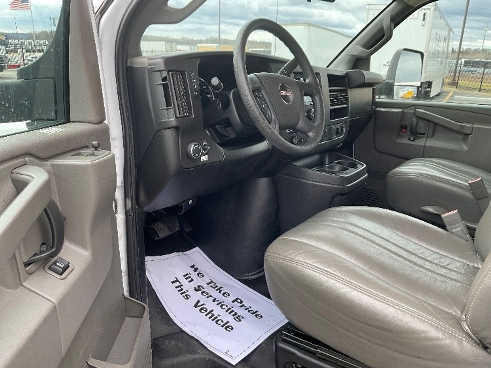 Light Duty Box Truck-Light and Medium Duty Trucks-GMC-2021-Savana G33903-Kansas City-MO-117,062\n\t\tmiles-$ 28,000 - Image 15