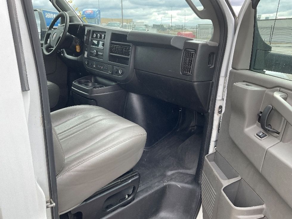 Light Duty Box Truck-Light and Medium Duty Trucks-GMC-2021-Savana G33903-Kansas City-MO-117,062\n\t\tmiles-$ 28,000 - Image 19