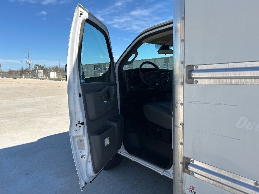 Light Duty Box Truck-Light and Medium Duty Trucks-GMC-2021-Savana G33903-Katy-TX-104,843\n\t\tmiles-$ 28,750 - Image 16