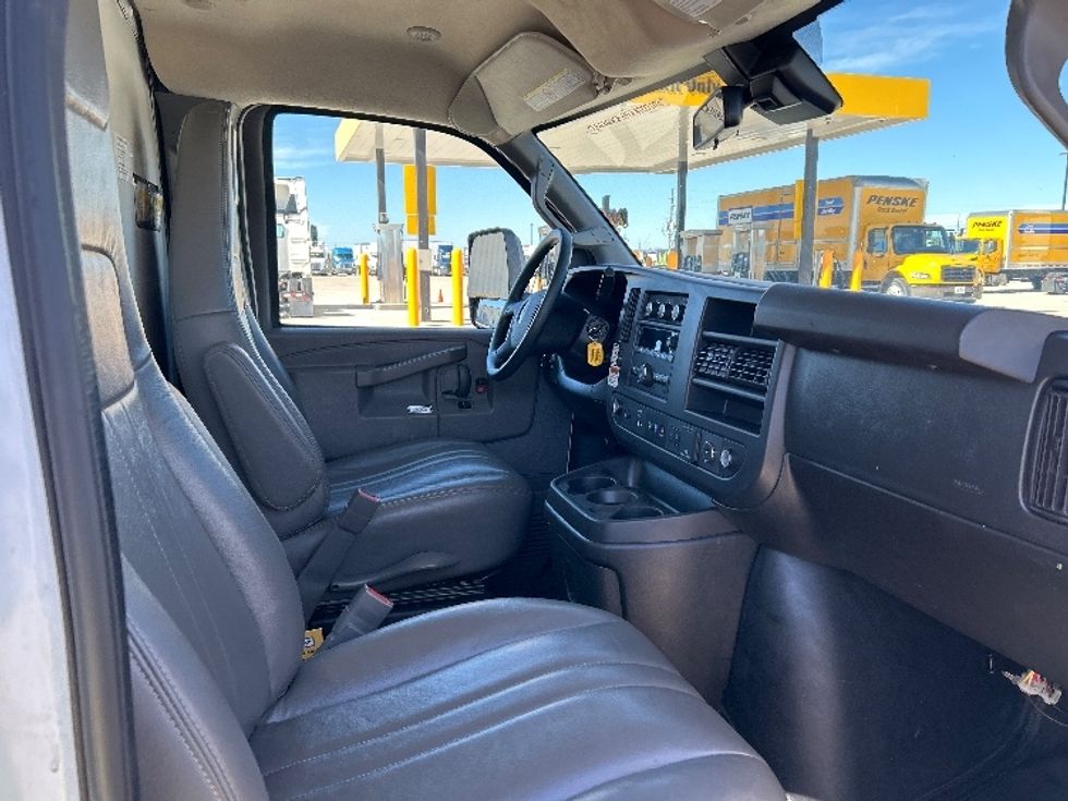 Light Duty Box Truck-Light and Medium Duty Trucks-GMC-2021-Savana G33903-Katy-TX-104,843\n\t\tmiles-$ 28,750 - Image 22