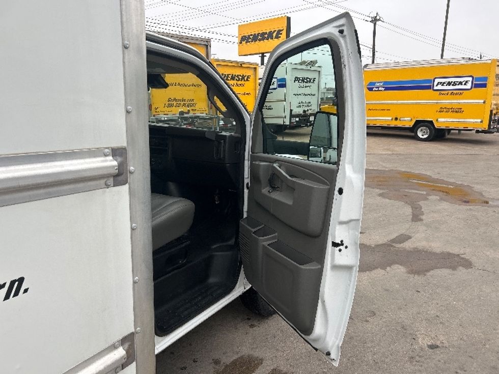 Light Duty Box Truck-Light and Medium Duty Trucks-GMC-2021-Savana G33903-Katy-TX-106,197\n\t\tmiles-$ 28,750 - Image 20