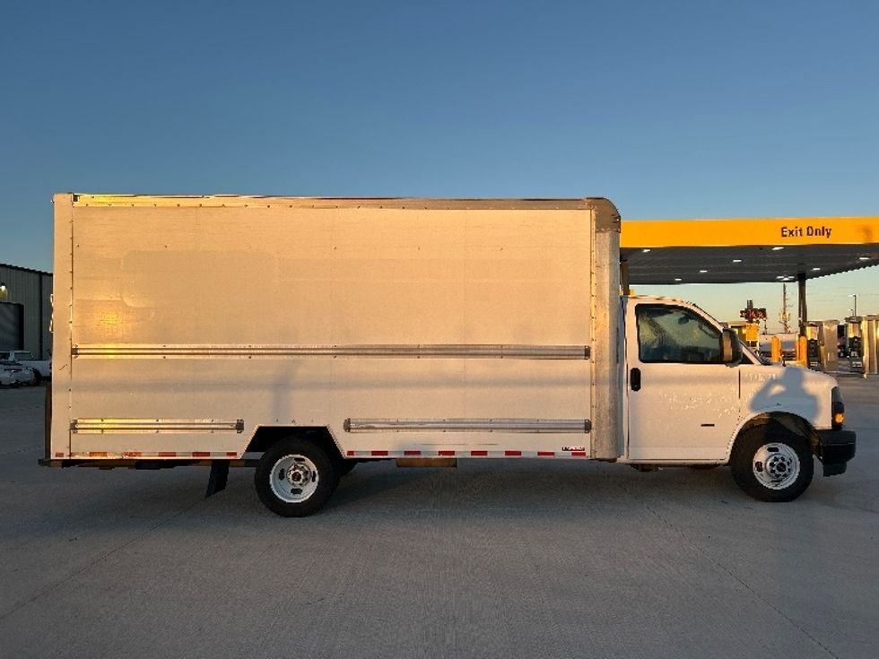 Light Duty Box Truck-Light and Medium Duty Trucks-GMC-2021-Savana G33903-Katy-TX-112,389\n\t\tmiles-$ 28,000 - Image 15