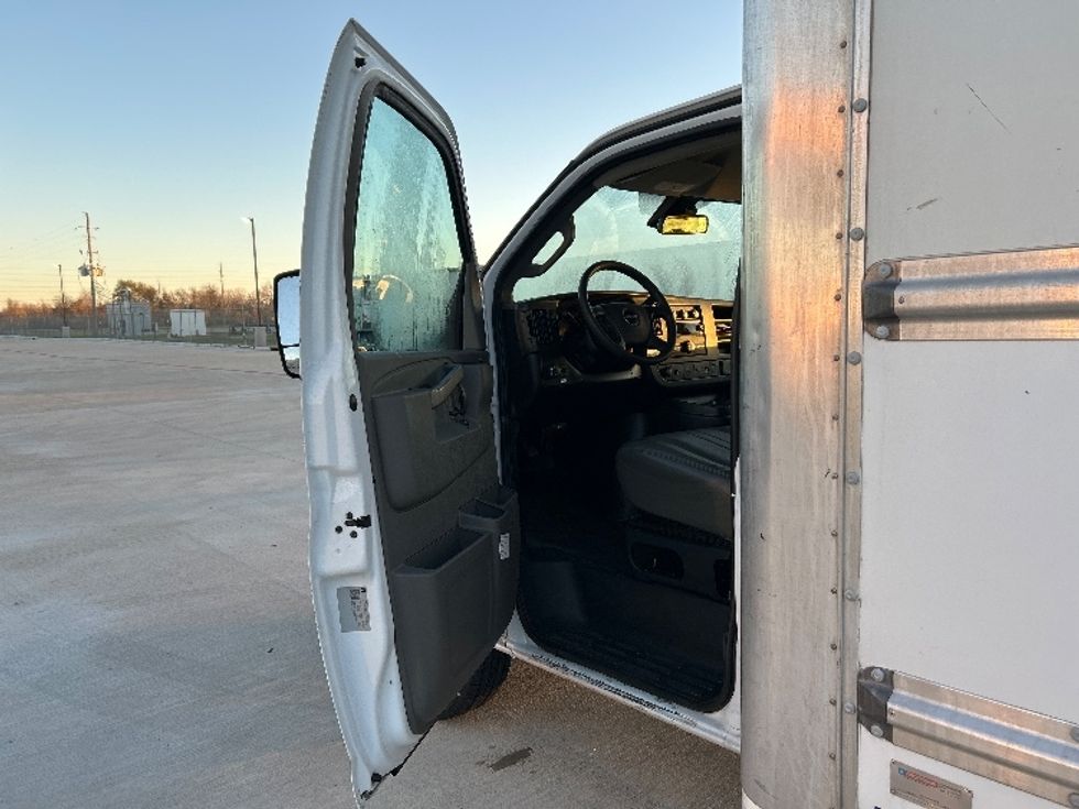 Light Duty Box Truck-Light and Medium Duty Trucks-GMC-2021-Savana G33903-Katy-TX-112,389\n\t\tmiles-$ 28,000 - Image 16