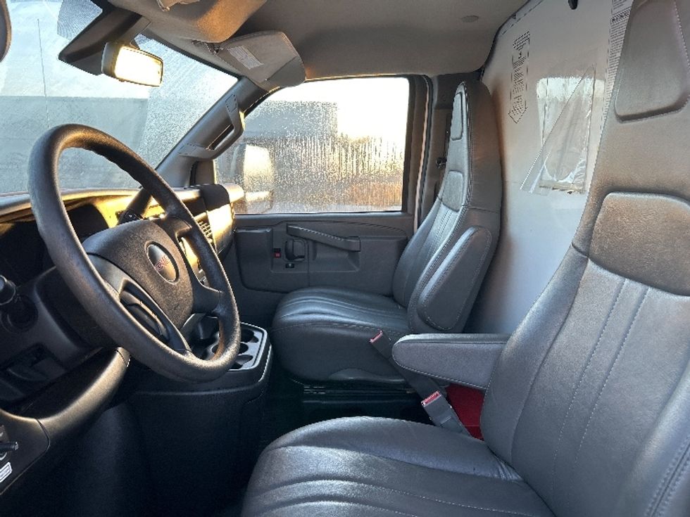 Light Duty Box Truck-Light and Medium Duty Trucks-GMC-2021-Savana G33903-Katy-TX-112,389\n\t\tmiles-$ 28,000 - Image 19
