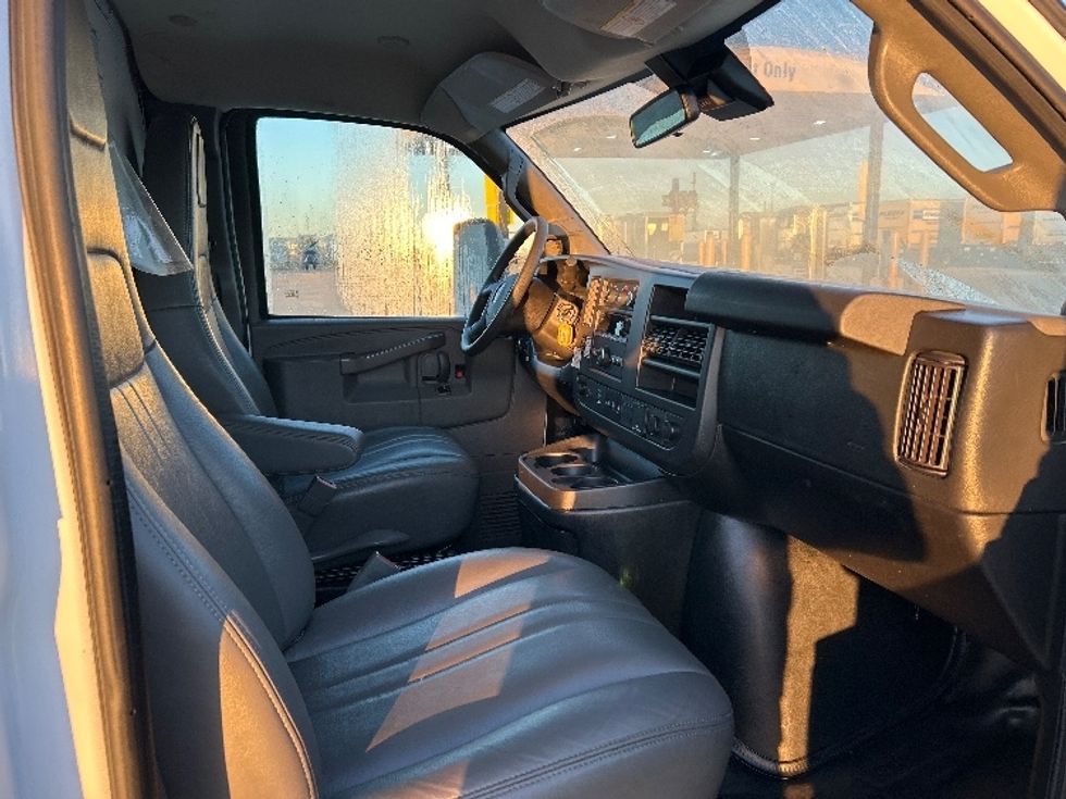 Light Duty Box Truck-Light and Medium Duty Trucks-GMC-2021-Savana G33903-Katy-TX-112,389\n\t\tmiles-$ 28,000 - Image 22