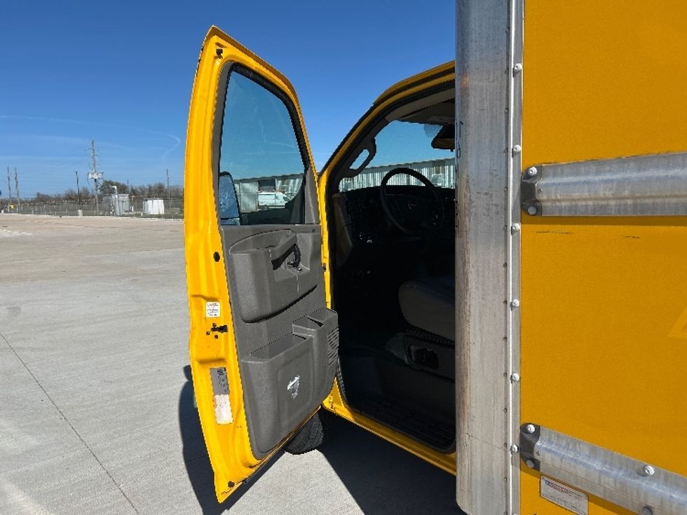 Light Duty Box Truck-Light and Medium Duty Trucks-GMC-2021-Savana G33903-Katy-TX-113,319\n\t\tmiles-$ 25,000 - Image 16