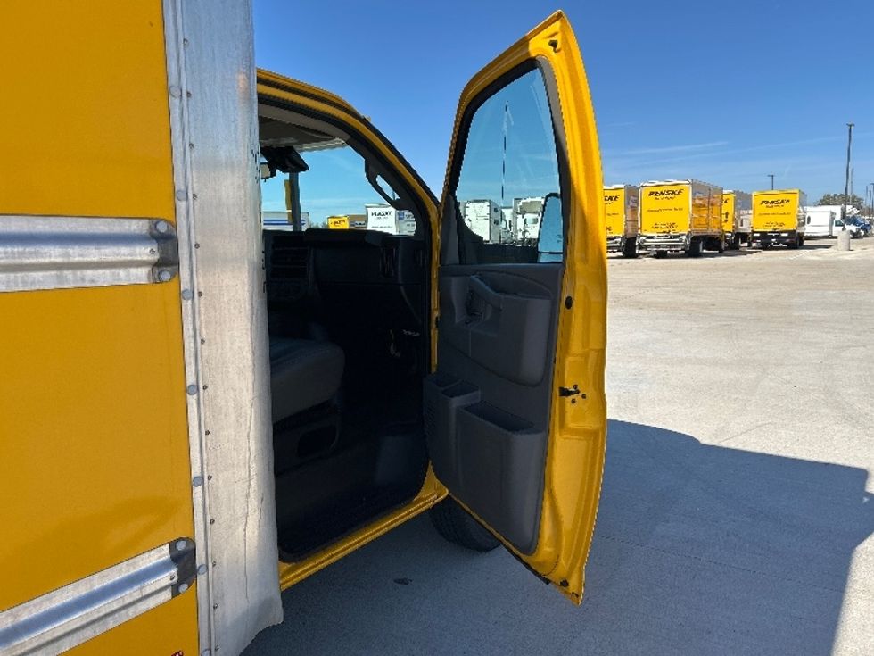 Light Duty Box Truck-Light and Medium Duty Trucks-GMC-2021-Savana G33903-Katy-TX-113,319\n\t\tmiles-$ 25,000 - Image 18
