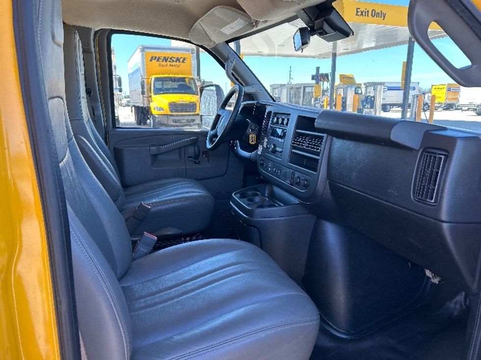 Light Duty Box Truck-Light and Medium Duty Trucks-GMC-2021-Savana G33903-Katy-TX-113,319\n\t\tmiles-$ 25,000 - Image 22