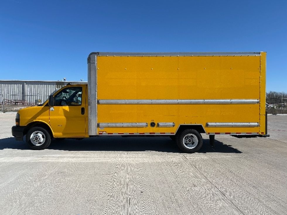 Light Duty Box Truck-Light and Medium Duty Trucks-GMC-2021-Savana G33903-Katy-TX-113,319\n\t\tmiles-$ 25,000 - Image 4