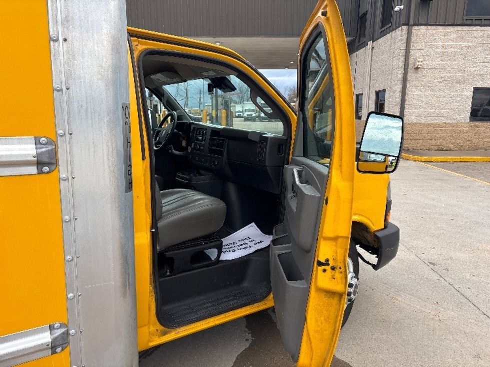 Light Duty Box Truck-Light and Medium Duty Trucks-GMC-2021-Savana G33903-Katy-TX-62,469\n\t\tmiles-$ 32,000 - Image 19