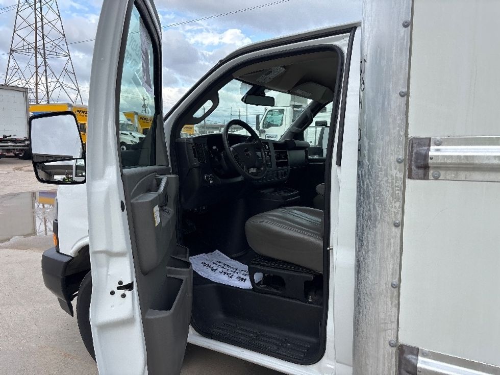 Light Duty Box Truck-Light and Medium Duty Trucks-GMC-2021-Savana G33903-Katy-TX-72,788\n\t\tmiles-$ 35,250 - Image 16