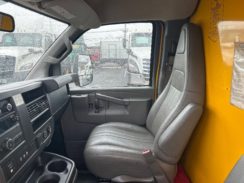 Light Duty Box Truck-Light and Medium Duty Trucks-GMC-2021-Savana G33903-Kearny-NJ-108,166\n\t\tmiles-$ 24,250 - Image 19