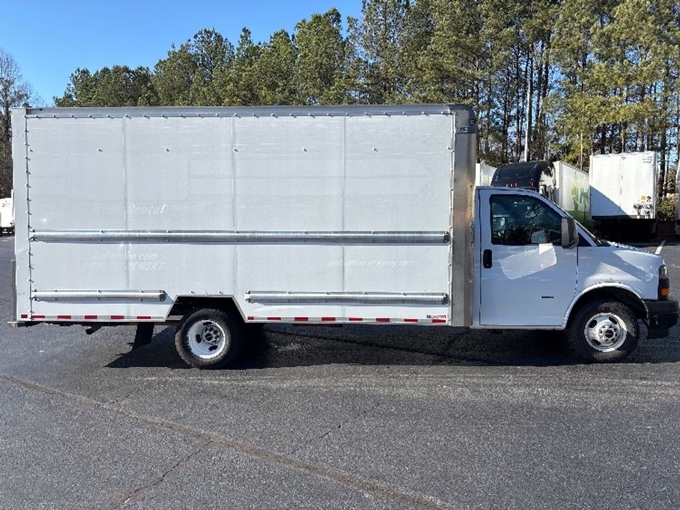 Light Duty Box Truck-Light and Medium Duty Trucks-GMC-2021-Savana G33903-Kennesaw-GA-101,842\n\t\tmiles-$ 30,500 - Image 15