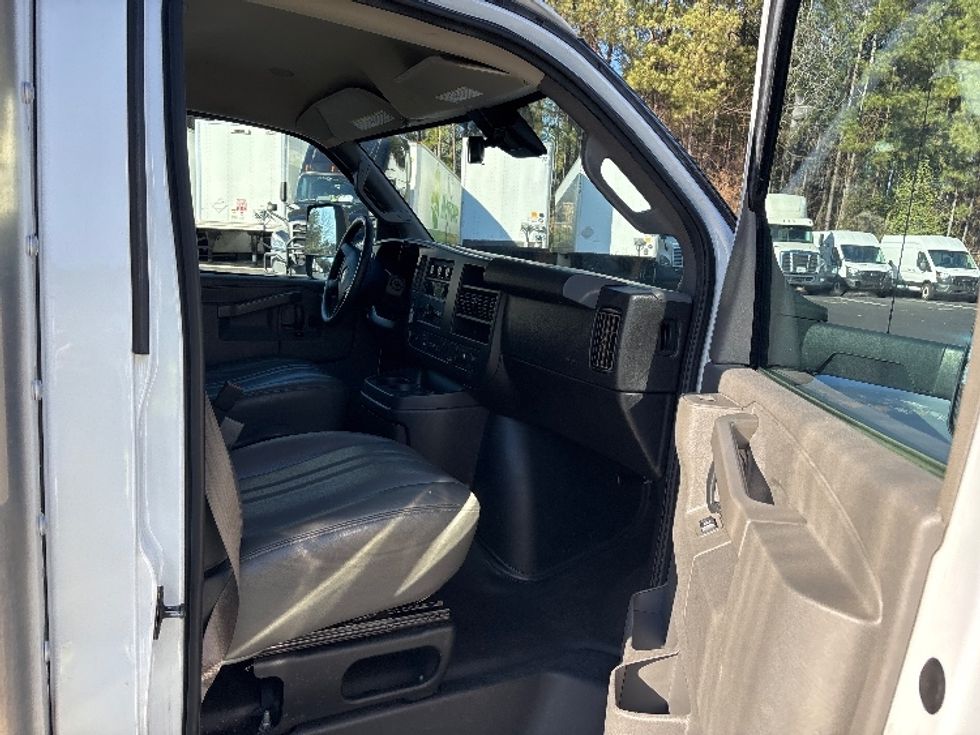 Light Duty Box Truck-Light and Medium Duty Trucks-GMC-2021-Savana G33903-Kennesaw-GA-101,842\n\t\tmiles-$ 30,500 - Image 20