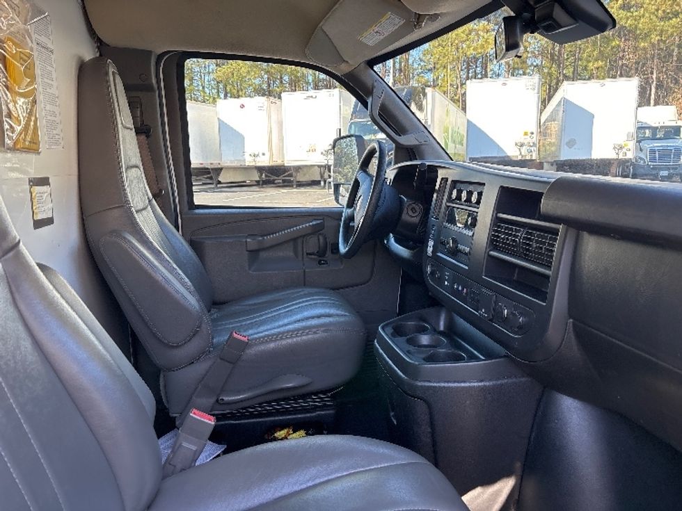 Light Duty Box Truck-Light and Medium Duty Trucks-GMC-2021-Savana G33903-Kennesaw-GA-101,842\n\t\tmiles-$ 30,500 - Image 21