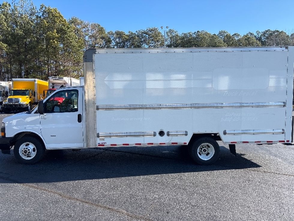 Light Duty Box Truck-Light and Medium Duty Trucks-GMC-2021-Savana G33903-Kennesaw-GA-101,842\n\t\tmiles-$ 30,500 - Image 4