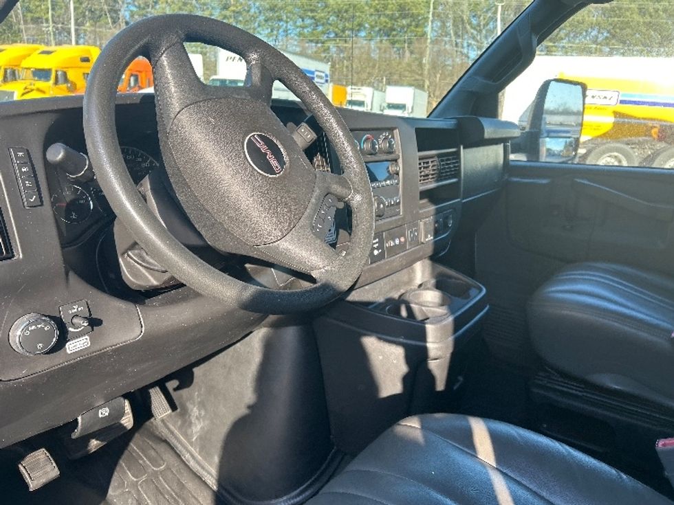 Light Duty Box Truck-Light and Medium Duty Trucks-GMC-2021-Savana G33903-Kennesaw-GA-103,627\n\t\tmiles-$ 30,250 - Image 16