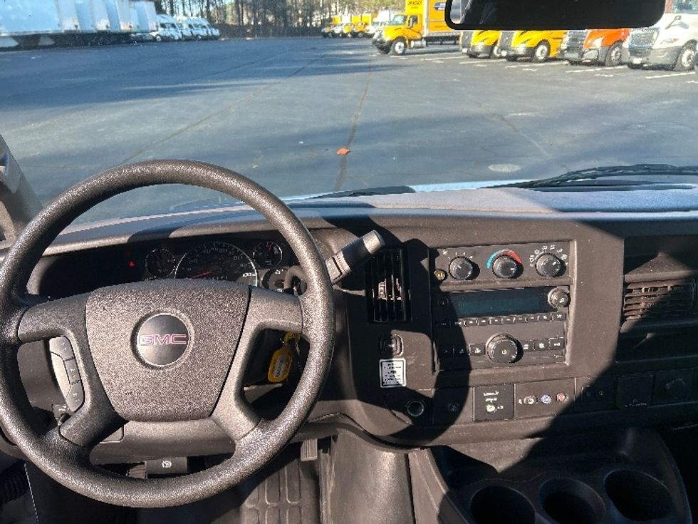 Light Duty Box Truck-Light and Medium Duty Trucks-GMC-2021-Savana G33903-Kennesaw-GA-103,627\n\t\tmiles-$ 30,250 - Image 17