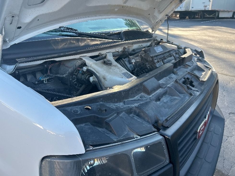 Light Duty Box Truck-Light and Medium Duty Trucks-GMC-2021-Savana G33903-Kennesaw-GA-103,627\n\t\tmiles-$ 30,250 - Image 22