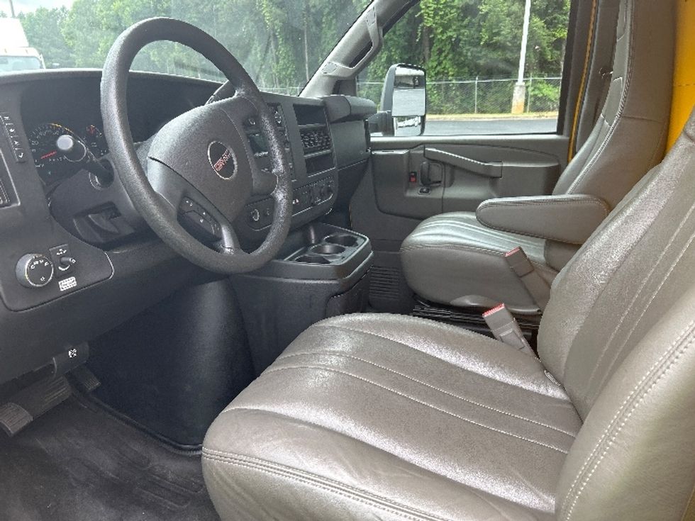 Light Duty Box Truck-Light and Medium Duty Trucks-GMC-2021-Savana G33903-Kennesaw-GA-106,724\n\t\tmiles-$ 23,500 - Image 19