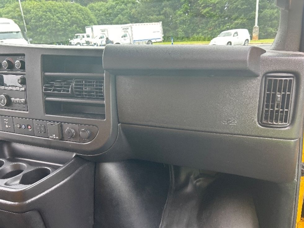 Light Duty Box Truck-Light and Medium Duty Trucks-GMC-2021-Savana G33903-Kennesaw-GA-106,724\n\t\tmiles-$ 23,500 - Image 21