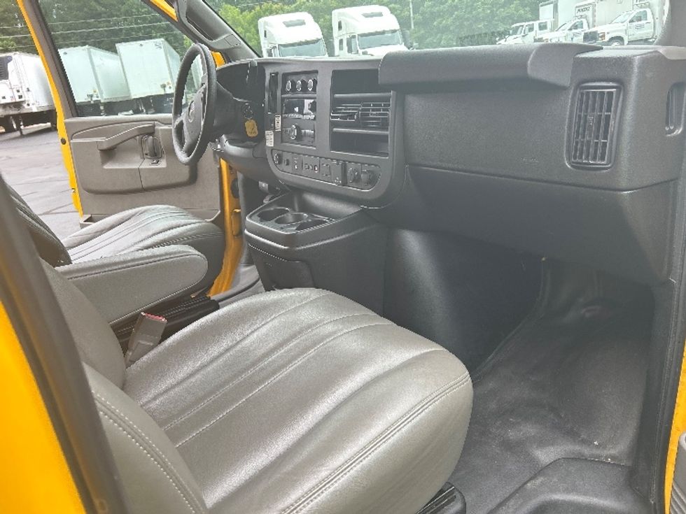 Light Duty Box Truck-Light and Medium Duty Trucks-GMC-2021-Savana G33903-Kennesaw-GA-106,724\n\t\tmiles-$ 23,500 - Image 22
