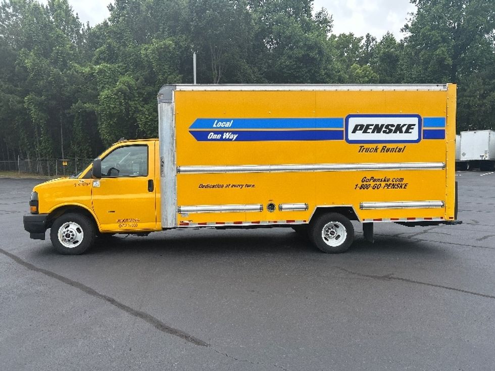 Light Duty Box Truck-Light and Medium Duty Trucks-GMC-2021-Savana G33903-Kennesaw-GA-106,724\n\t\tmiles-$ 23,500 - Image 4