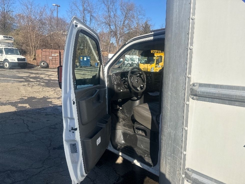 Light Duty Box Truck-Light and Medium Duty Trucks-GMC-2021-Savana G33903-Kennesaw-GA-107,503\n\t\tmiles-$ 27,750 - Image 16