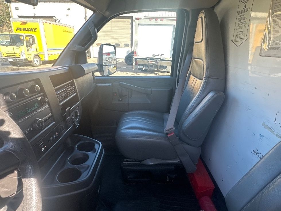 Light Duty Box Truck-Light and Medium Duty Trucks-GMC-2021-Savana G33903-Kennesaw-GA-107,503\n\t\tmiles-$ 27,750 - Image 19